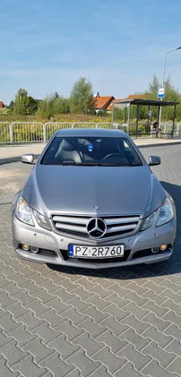 samochody osobowe Mercedes-Benz Klasa E cena 53000 przebieg: 124400, rok produkcji 2010 z Przeworsk